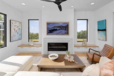 2920 Three Oaks Ln, Cincinnati, OH 45209 - photo 5