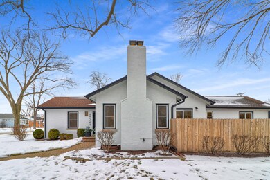 225 N Evergreen Ave, Elmhurst, IL 60126 - photo 2
