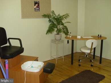 276 E Catherine St, Chambersburg, PA 17201 - photo 4