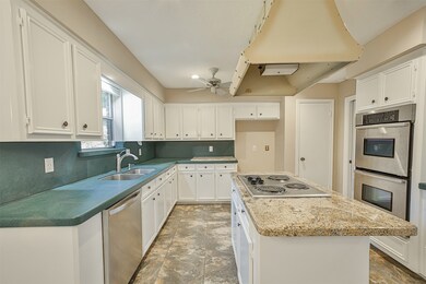 5602 Moss Glenn Ln, Houston, TX 77088 - photo 2