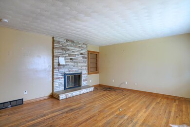 4388 E Fulton St (4)