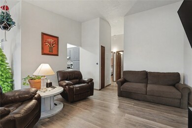 2955 Bowling St SW unit E238, Cedar Rapids, IA 52404 - photo 5