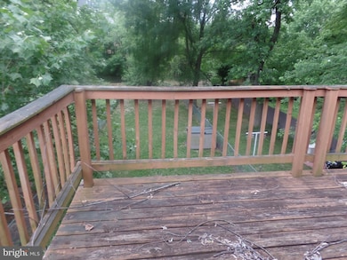 931 Owens Rd, Oxon Hill, MD 20745 - photo 4