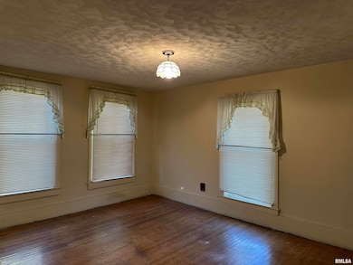 811 Pershing Blvd, Clinton, IA 52732 - photo 3