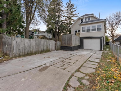 113 S 7th Ave, West Bend, WI 53095 - photo 5