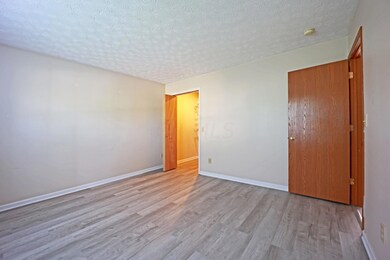 793 Crevis Ln, Columbus, OH 43228 - photo 4