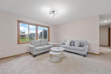 4114 Wedgewood Dr NE, Cedar Rapids, IA 52402 - photo 4