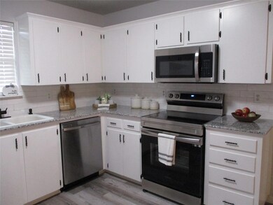 607 Oldham St, Bonham, TX 75418 - photo 4