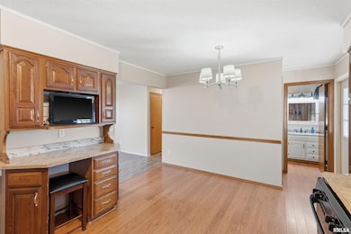 305 W Spring St, Eldridge, IA 52748 - photo 7