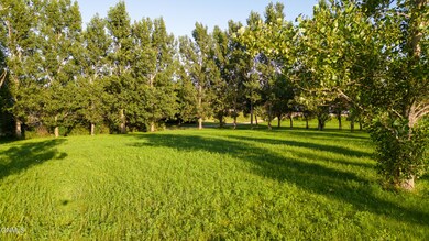 3096 Lake Front Dr, Jamestown, ND 58401 - photo 2