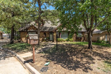 629 Kentwood Cir, Bedford, TX 76021 - photo 2