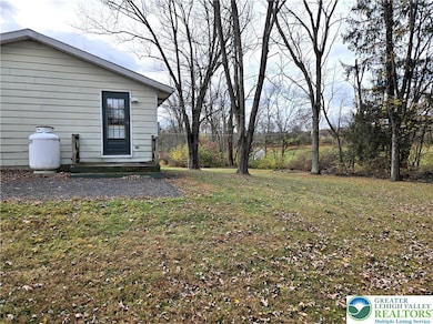 6134 Bottom Rd, Slatington, PA 18080 - photo 4
