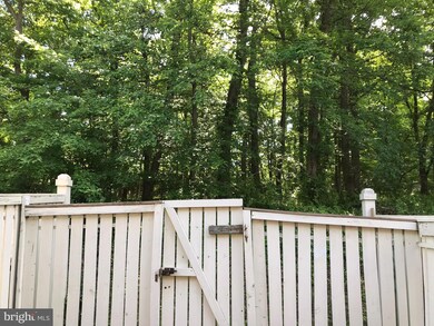 1539 Woodcrest Dr, Reston, VA 20194 - photo 2