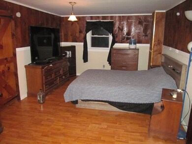 629 Hanover St, Claremont, NH 03743 - photo 6