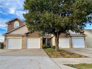 112 W Grant Dr, Raymore, MO 64083 - photo 4