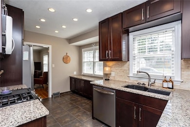 2520 46th St, Des Moines, IA 50310 - photo 6