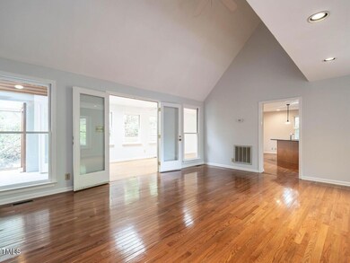 005-1280x960-living-room