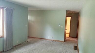 704 E 15th St S, Newton, IA 50208 - photo 4