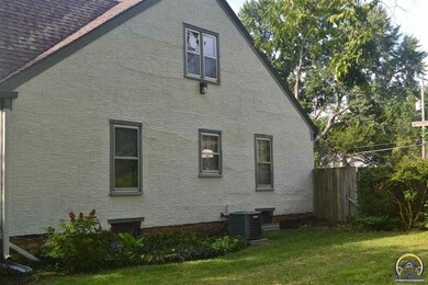 1821 SW Pembroke Ln, Topeka, KS 66604 - photo 5