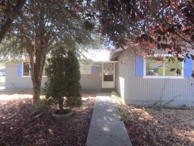 860 3rd St, Rogue River, OR 97537 - photo 2
