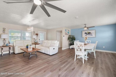 Dining room/sitting area