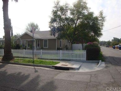 Corner Lot House (Peaceful & Quiet neighborhood)