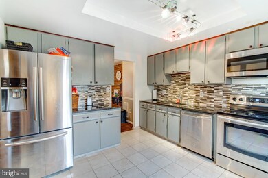 7907 Bethelen Woods Ln, Springfield, VA 22153 - photo 6