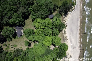 36-web-or-mls-4489-lakeshore-ave