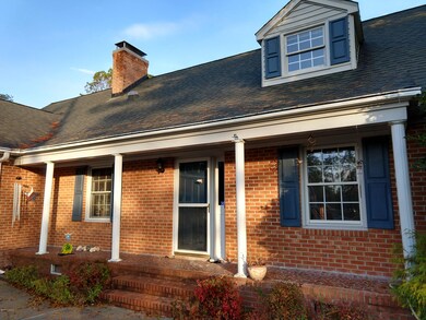 Front porch 903