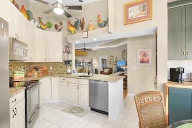 FUNCTIONAL WORKING KITCHEN