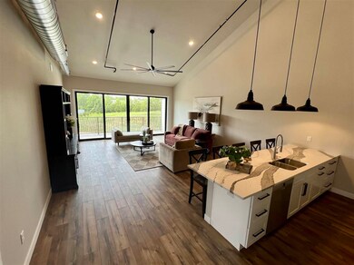 400 E Main St unit 4, Solon, IA 52333 - photo 4