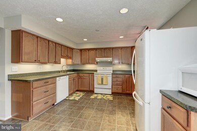 11565 Ivy Bush Ct, Reston, VA 20191 - photo 7