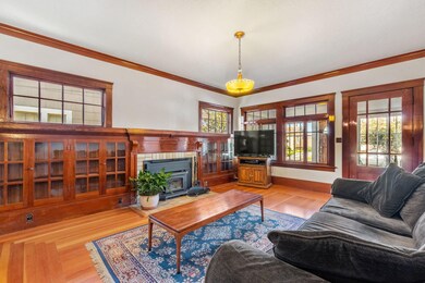 Elegant Craftsman details