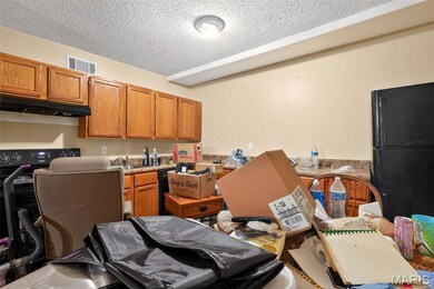 2777 Blackforest Dr unit C, Saint Louis, MO 63129 - photo 6