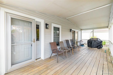 11160 Chestnut Run Ct, South Lyon, MI 48178 - photo 3