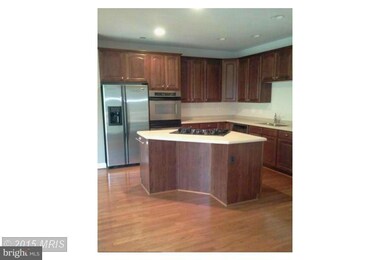 9967 Cyrandall Dr, Oakton, VA 22124 - photo 3