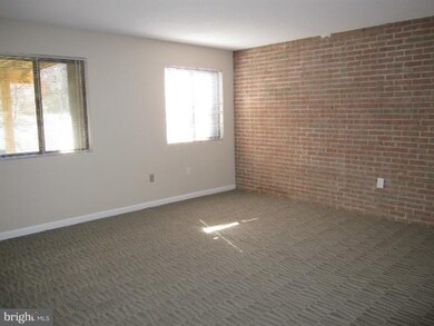 2147 Gunsmith Terrace unit 47-4, Woodbridge, VA 22191 - photo 2