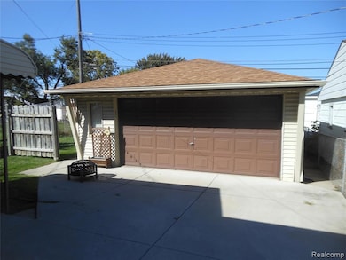 19725 Sussex St, Saint Clair Shores, MI 48081 - photo 4