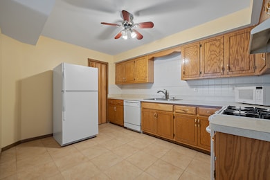 2291 Bicentennial Ave unit 7, Crest Hill, IL 60403 - photo 5