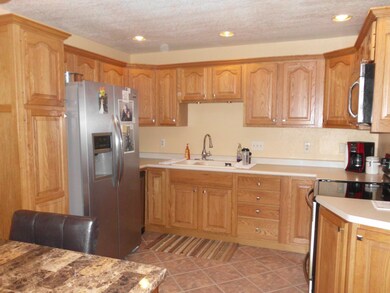 1409 Bridle Dr, Mitchell, SD 57301 - photo 2