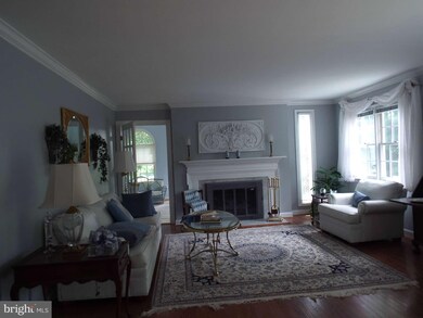 22100 Creekview Dr, Gaithersburg, MD 20882 - photo 5