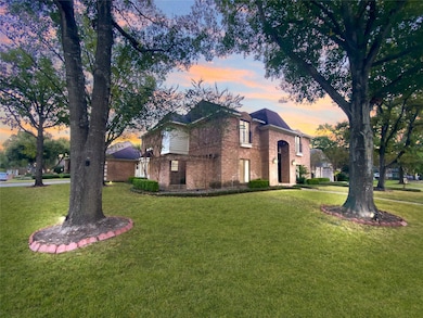 Spacious corner lot on short cul-de-sac street und