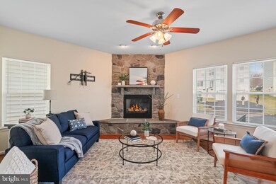 16606 Space More Cir, Woodbridge, VA 22191 - photo 5