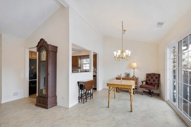 1907 Gresham Cir unit D, Wheaton, IL 60189 - photo 7