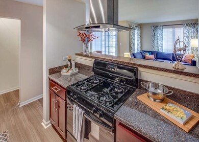 7 Stirling Ln unit 1921, Willowbrook, IL 60527 - photo 2