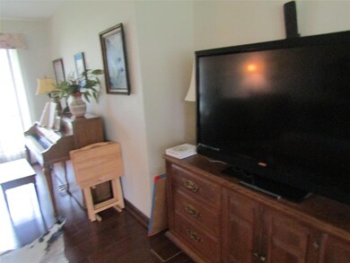 453 Circleview Dr S, Hurst, TX 76054 - photo 4