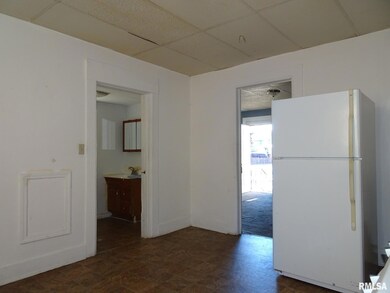 1527 W 6th St, Davenport, IA 52802 - photo 5