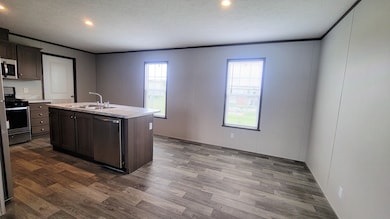 531 Iowa unit 531, Belleville, MI 48111 - photo 2