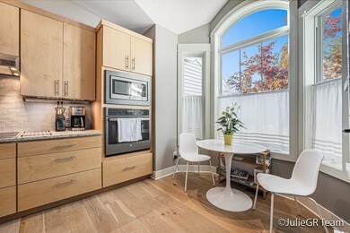 7 Breakfast Nook