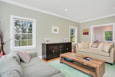 24 Nimitz Pl Old Greenwich CT-large-011-